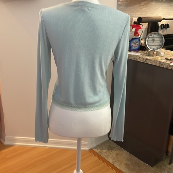 Cropped Long Sleeve Knit Shirt - Picture 4 of 4